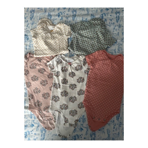 Lot Of 5 Carter's 24 Months
Bodysuit, Flowers - Picture 2 of 6
